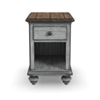 Table d'appoint Plymouth marron en bois par Flexsteel - 16 x 23 x 23