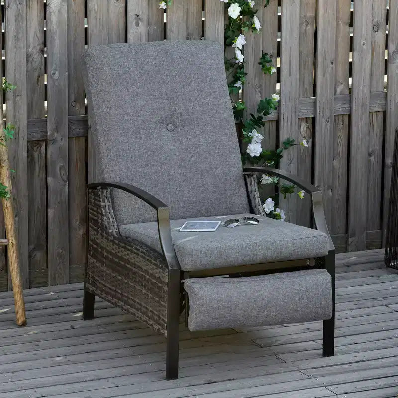 Outsunny Rattan Adjustable Recliner Chair with Hand-Woven All-Weather Wicker for Patio, Outdoor, Garden, Poolside
