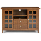 WYNDENHALL Normandy Meuble TV multimédia en bois massif de 134,6 cm de large pour téléviseurs jusqu'à 60 pouces