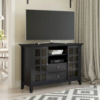 WYNDENHALL Normandy Meuble TV multimédia en bois massif de 134,6 cm de large pour téléviseurs jusqu'à 60 pouces
