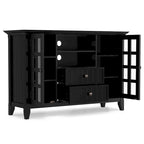 WYNDENHALL Normandy Meuble TV multimédia en bois massif de 134,6 cm de large pour téléviseurs jusqu'à 60 pouces