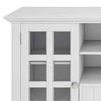 WYNDENHALL Normandy Meuble TV multimédia en bois massif de 134,6 cm de large pour téléviseurs jusqu'à 60 pouces