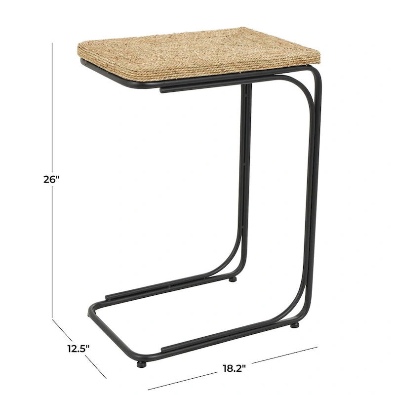 Table d'appoint C-shaped à bobine faite à la main en plante séchée avec pieds en métal noir - Marron - Roche River Decor