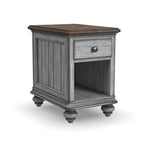 Table d'appoint Plymouth marron en bois par Flexsteel - 16 x 23 x 23